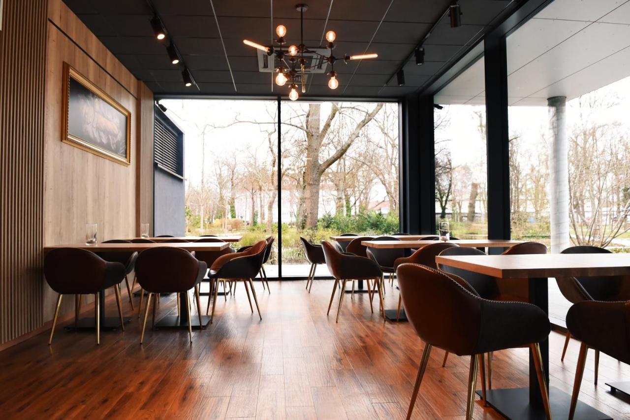 Hotel Artisan Park Kostrzyn nad Odra Bagian luar foto